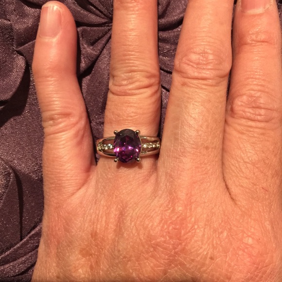 Ring - Picture 3 of 3